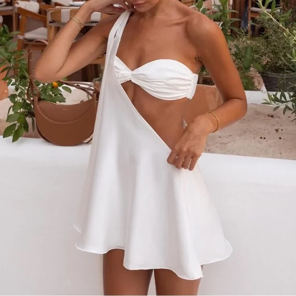 Chic White One-Shoulder Dress - Picture 3 of 3